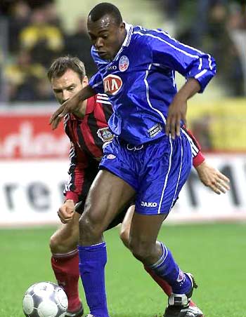 汪琳琳:范迪克是我的偶像和目标,希望变成他那样全面的中后卫.